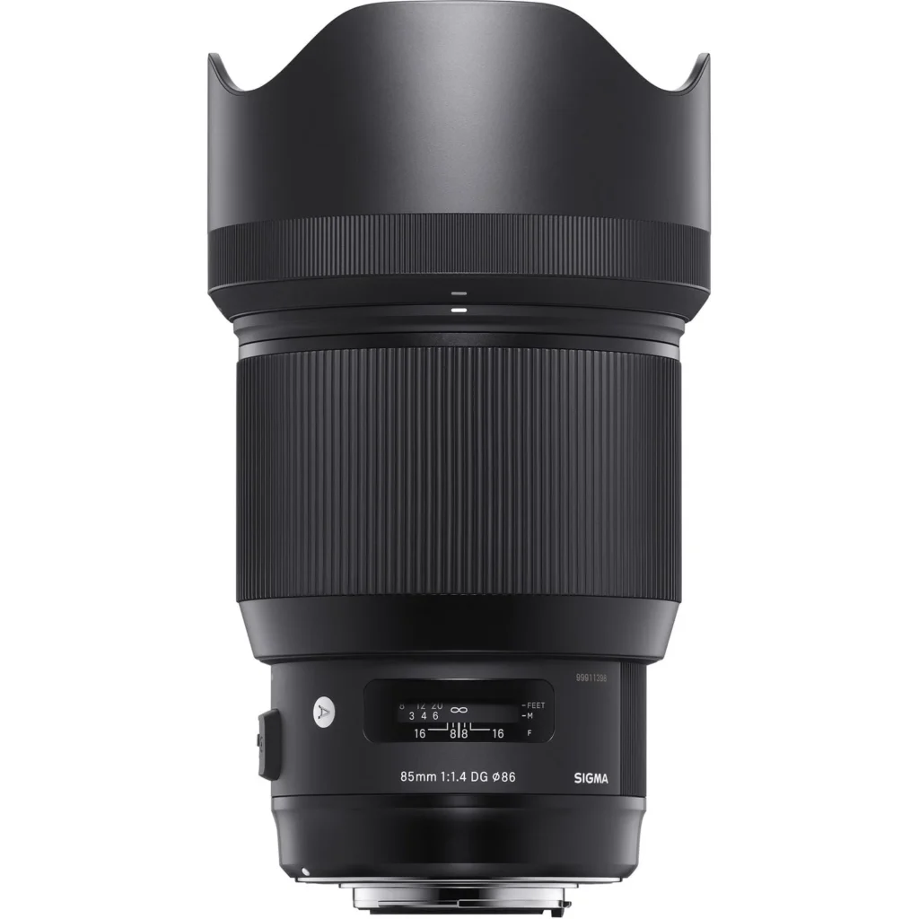 عدسة سيجما 85mm Art مستعملة بحالة جيدة جدًا بنسبة 80% بفتحة f/1.4 لتصوير البورتريه واللقطات الاحترافية