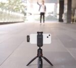 ⁦ميكروفون بويا WM3T2-D2 دبل لايتنينج – وايرلس مزدوج احترافي لأجهزة ايفون⁩ - الصورة ⁦5⁩